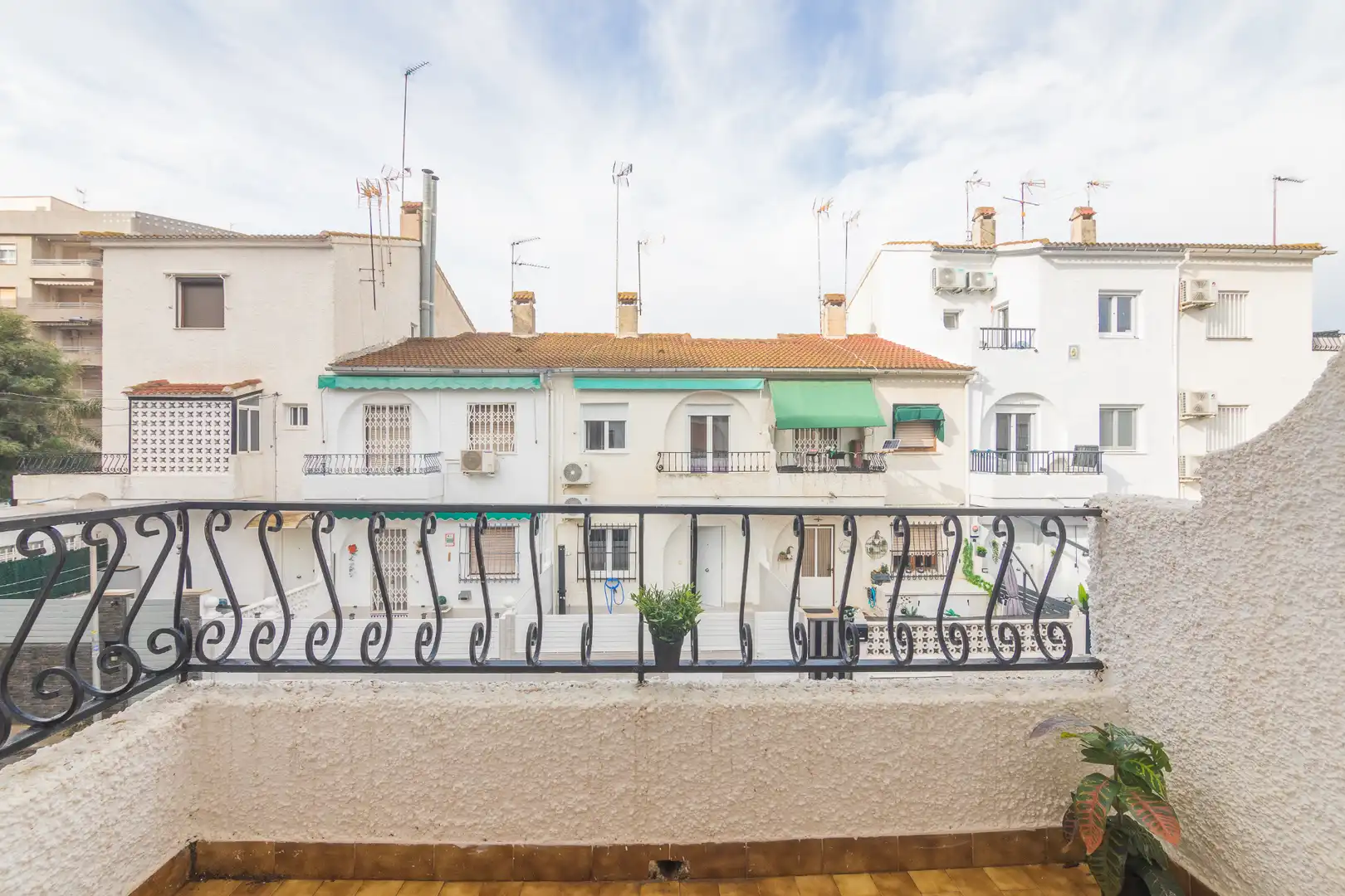 Vista exterior de Casa o xalet en venda en Santa Pola amb Terrassa, Moblat i Balcó