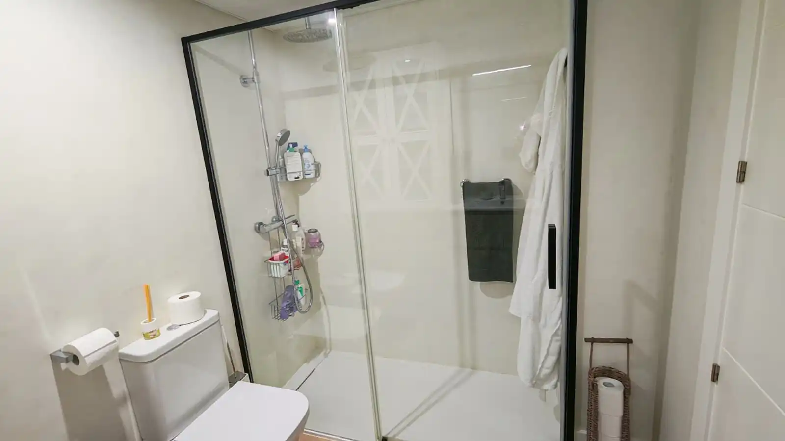 Bathroom of Flat for sale in Guadalajara  with Air Conditioner, Heating and Terrace
