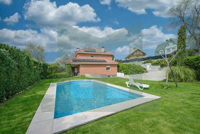 Casa-chalet en Venta en De Santa María Del Retamar en Las Vegas  - Santa María