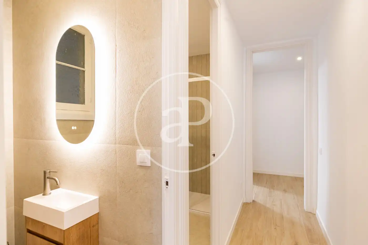 Wohnung zum Verkauf in Barcelona mit Klimaanlage und Heizung