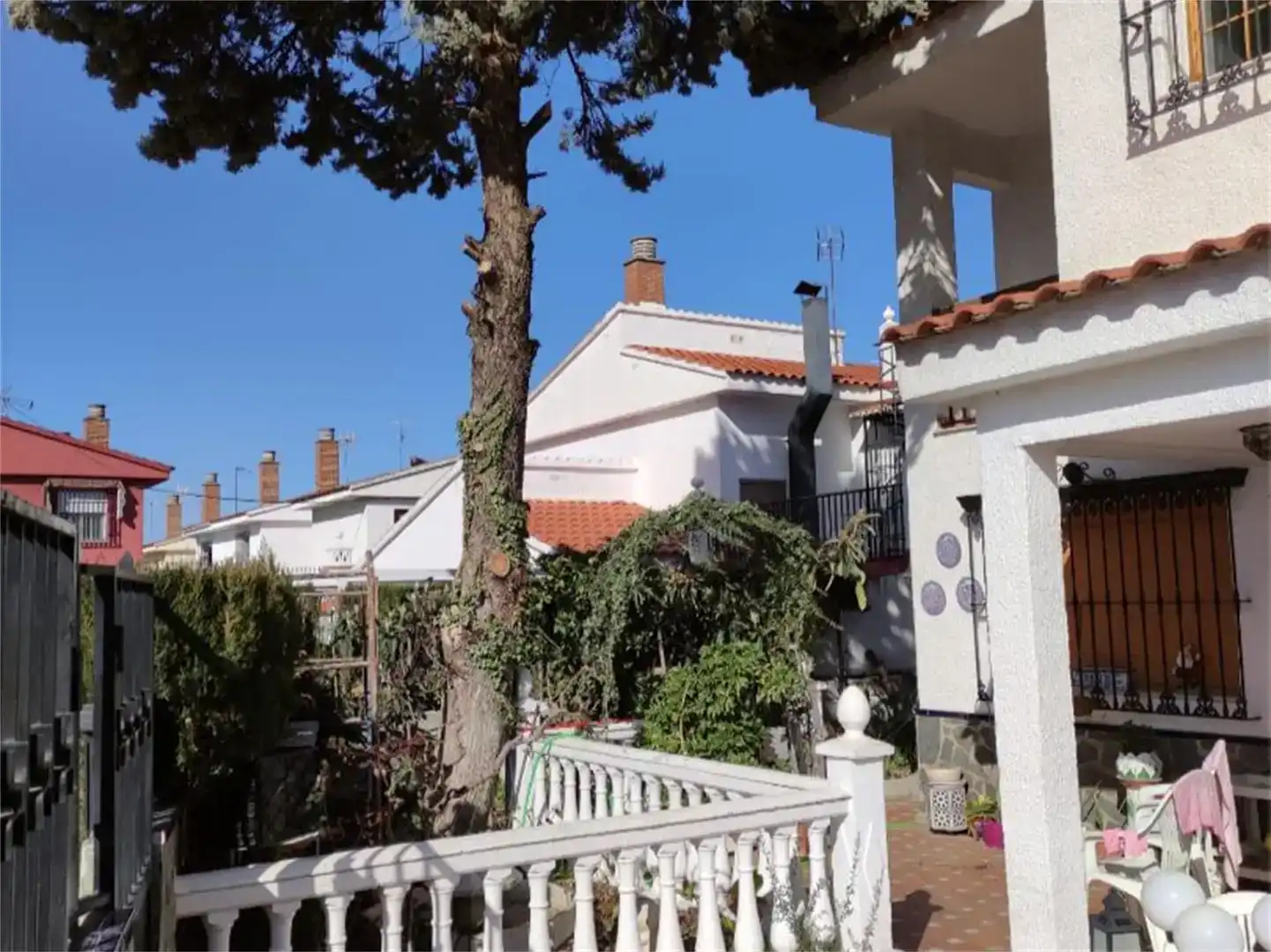 Vista exterior de Pis en venda en Ogíjares amb Aire condicionat, Jardí privat i Traster