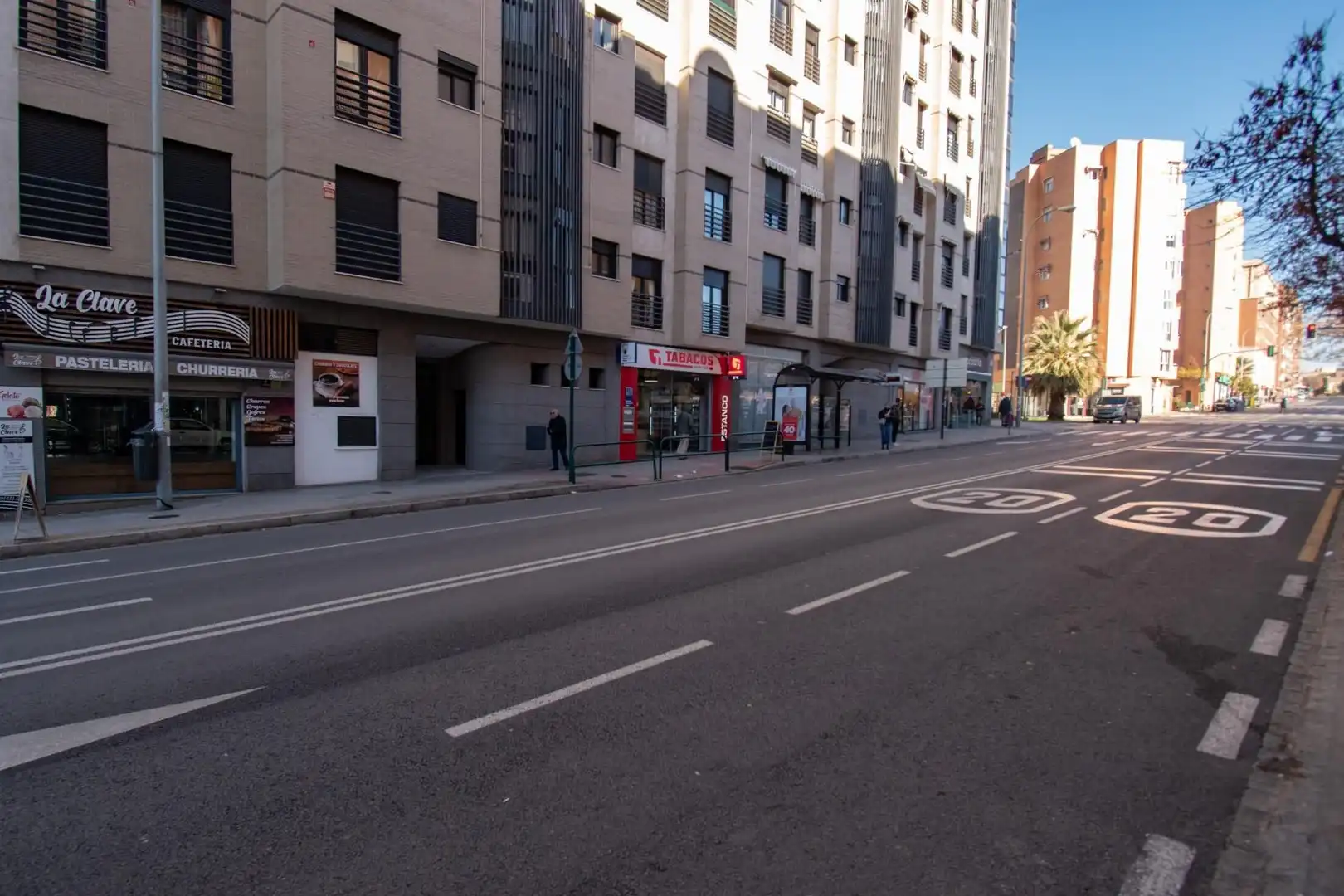 Vista exterior de Local en venta en Granada