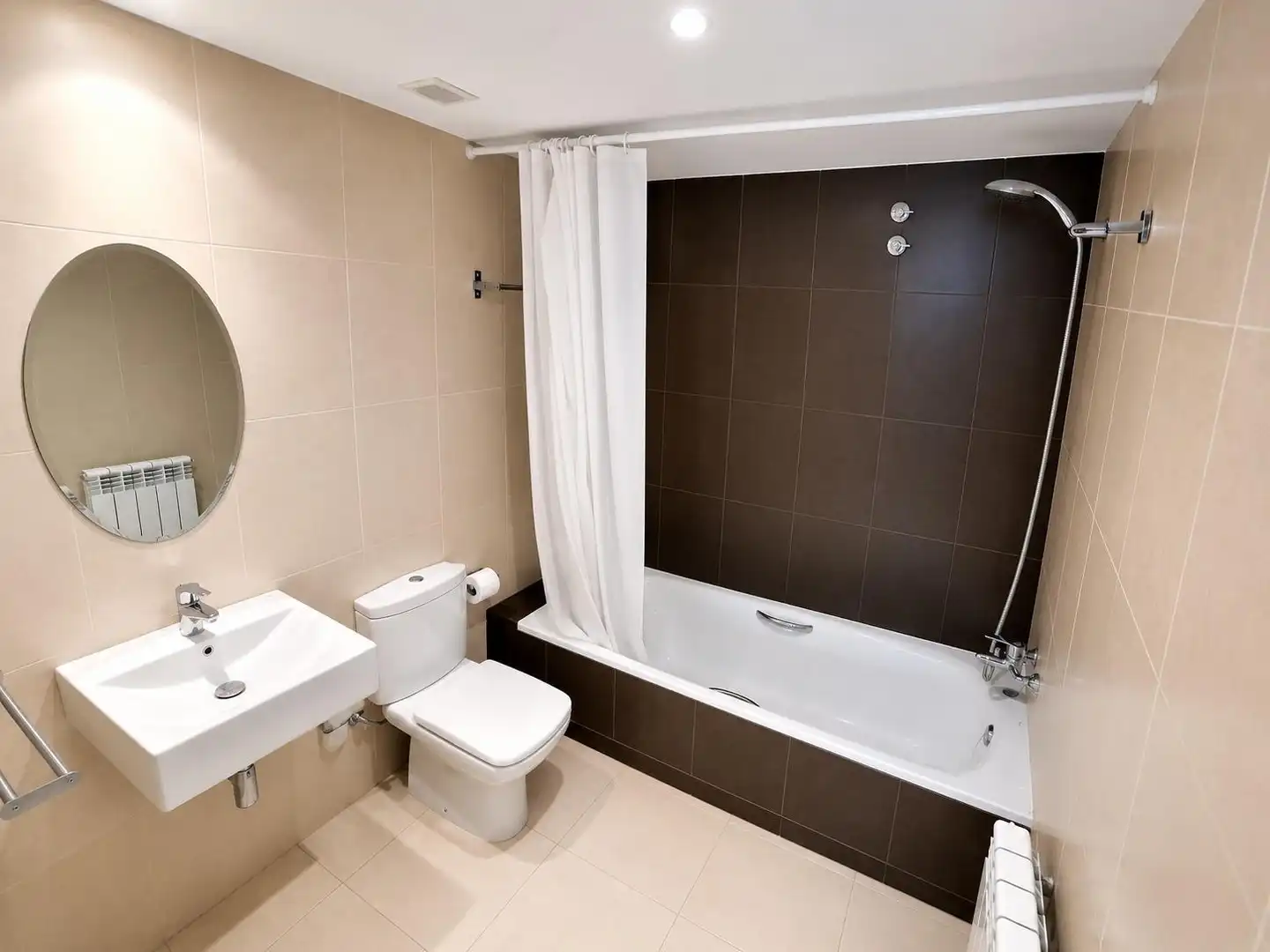 Bathroom of Flat for sale in Sitges  with Air Conditioner, Heating and Balcony