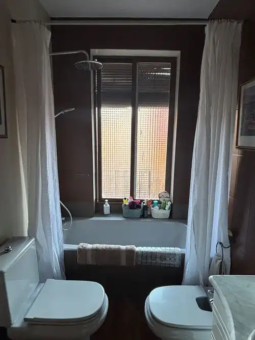 Badezimmer von Wohnung zum Verkauf in Madrid mit Klimaanlage, Heizung und Balkon