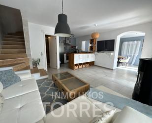 Sala d'estar de Casa adosada en venda en Peñíscola / Peníscola amb Jardí privat, Terrassa i Piscina