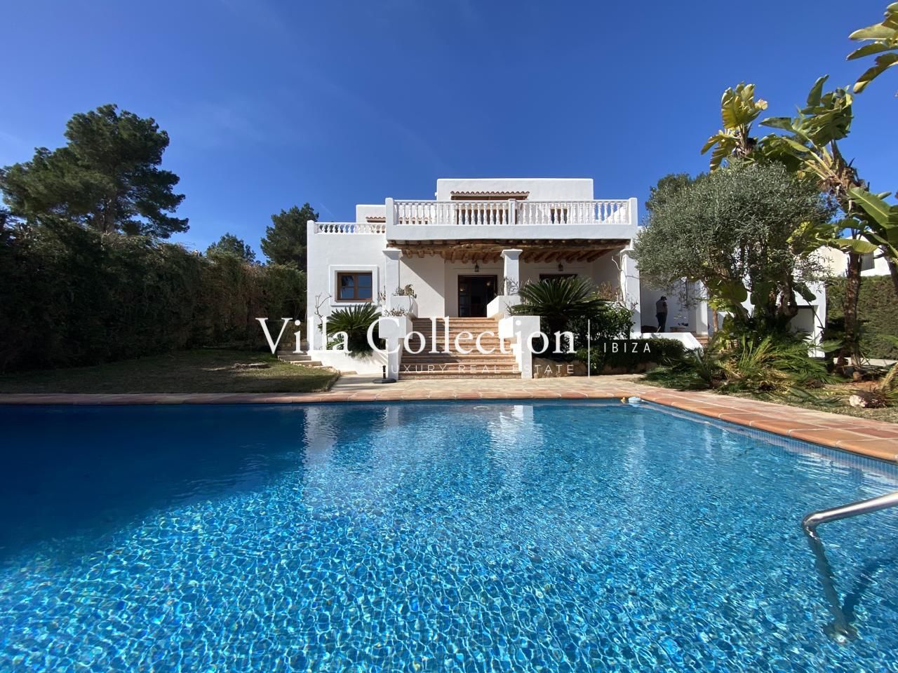 Vista exterior de Casa o xalet de lloguer en Santa Eulària des Riu amb Jardí privat, Terrassa i Piscina