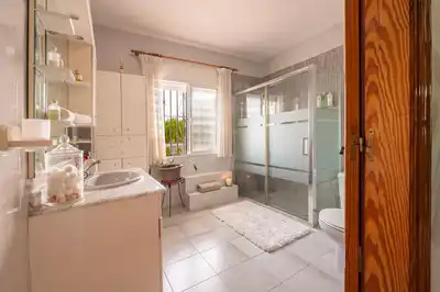 Baño de Casa o chalet en venta en Torremolinos con Aire acondicionado, Calefacción y Jardín privado