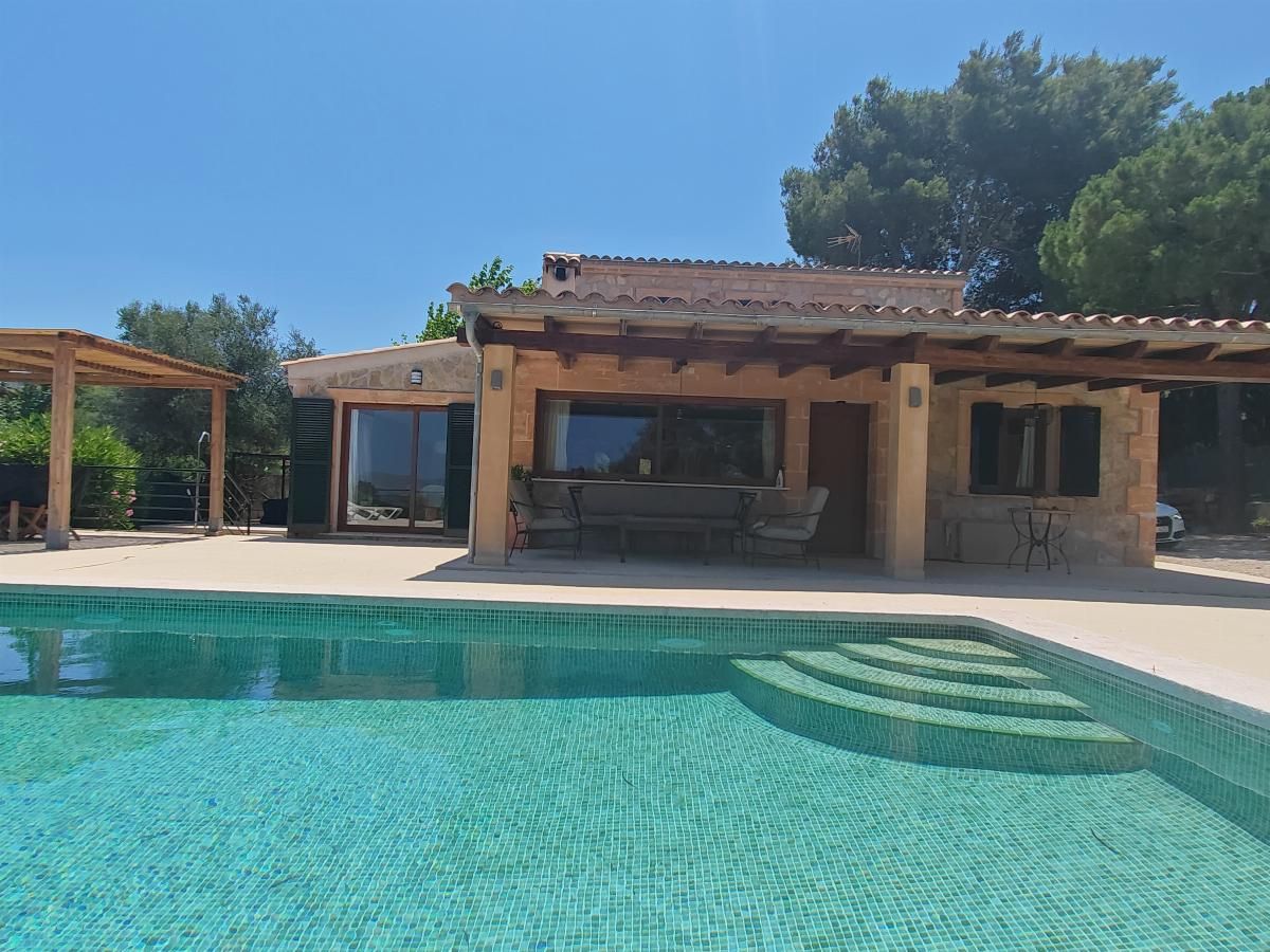 Vista exterior de Casa o xalet de lloguer en Alcúdia amb Terrassa, Traster i Piscina