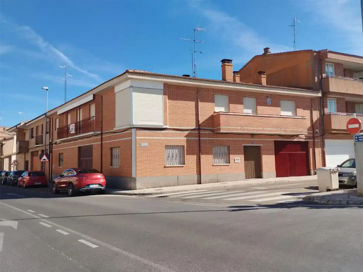 Vista exterior de Casa adosada en venda en Peñaranda de Bracamonte amb Balcó