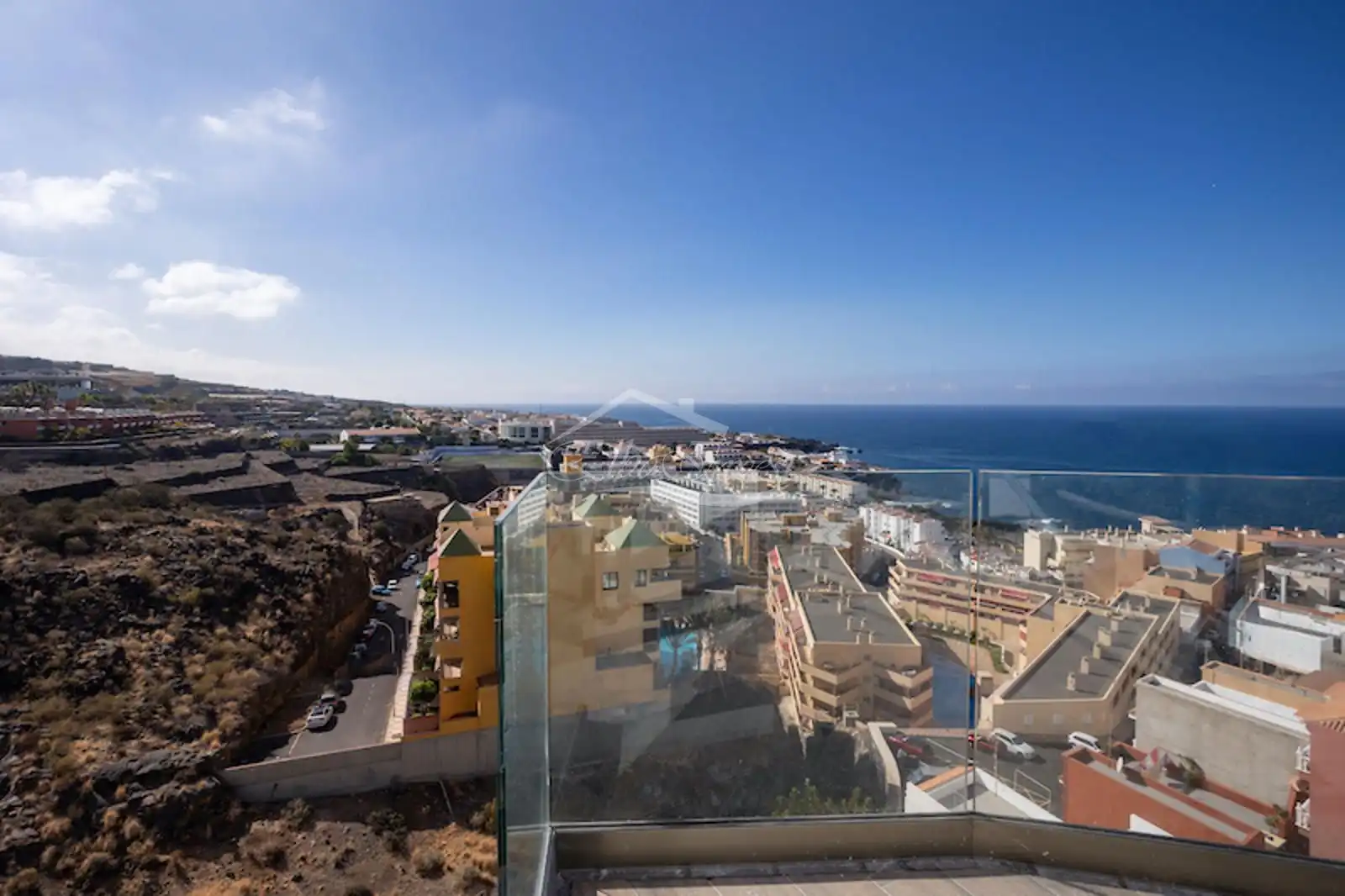 Vista exterior de Dúplex en venda en Santiago del Teide amb Aire condicionat, Parquet i Terrassa