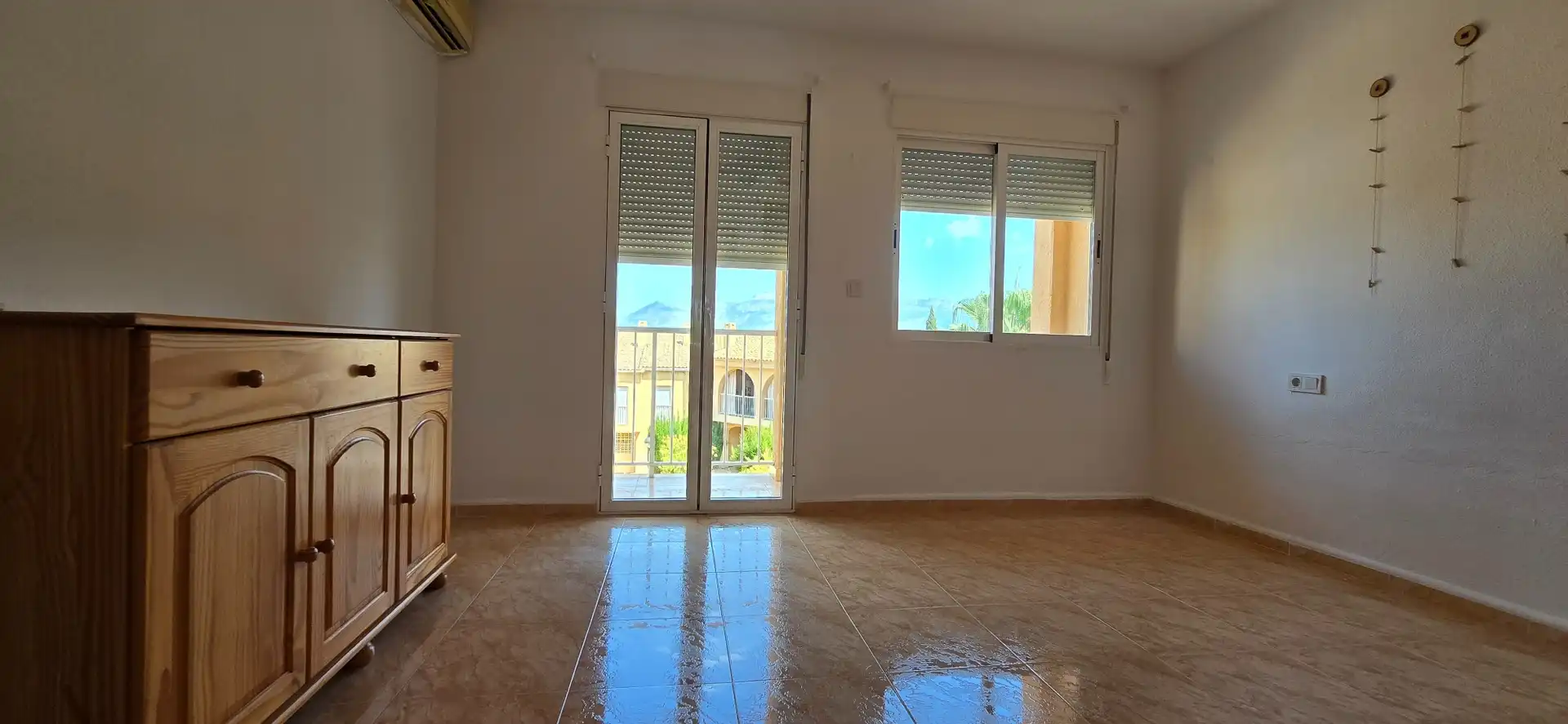Sala de estar de Casa adosada en venta en L'Alfàs del Pi con Aire acondicionado, Jardín privado y Piscina