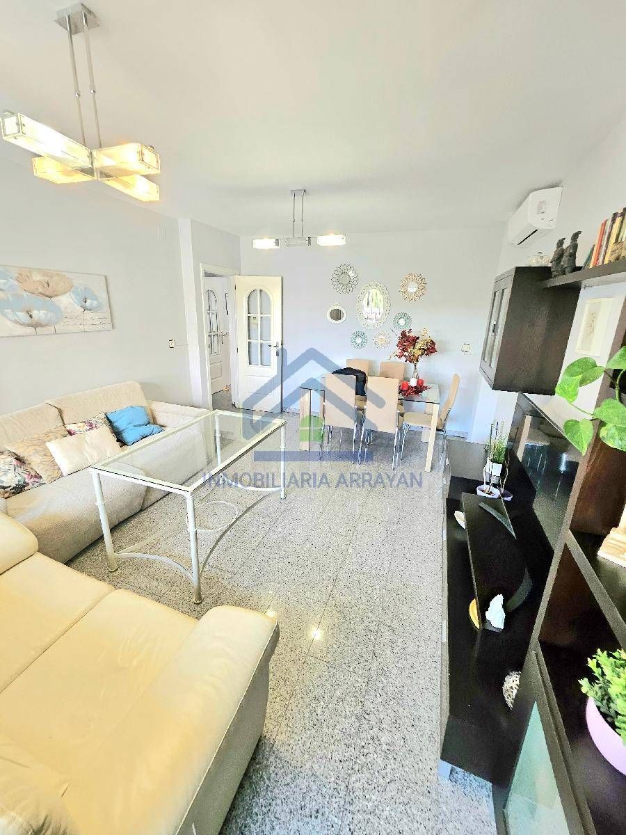 Sala d'estar de Casa o xalet en venda en Churriana de la Vega amb Aire condicionat, Calefacció i Terrassa