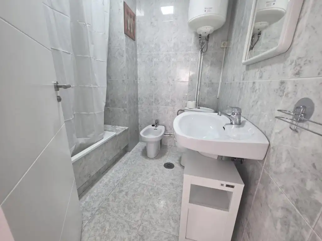 Bathroom of Flat for sale in Ribeira  with Parquet flooring, Oven and Washing machine