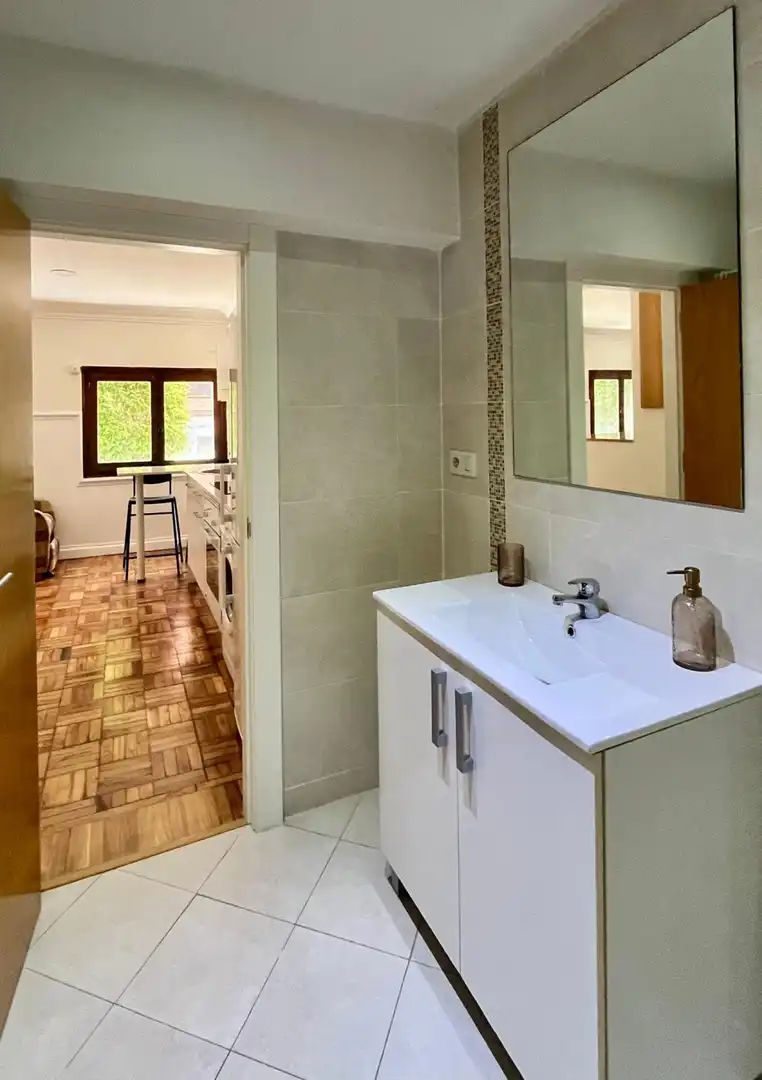 Bathroom of Flat for rent in Gijón   with Heating and Parquet flooring