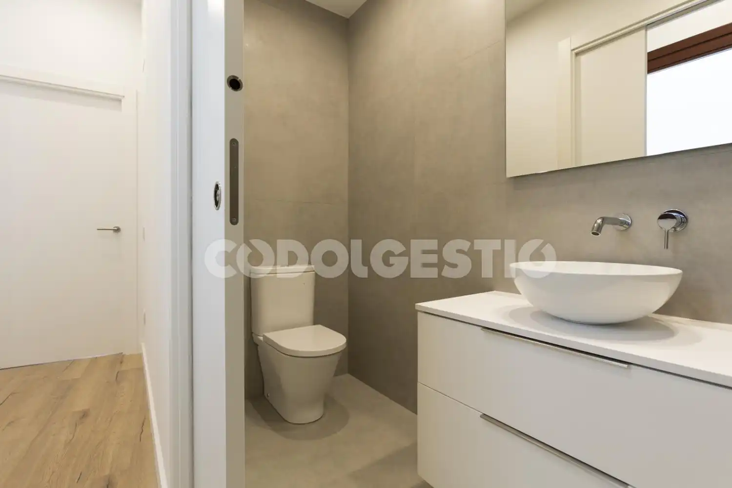 Baño de Piso de alquiler en Vic con Balcón