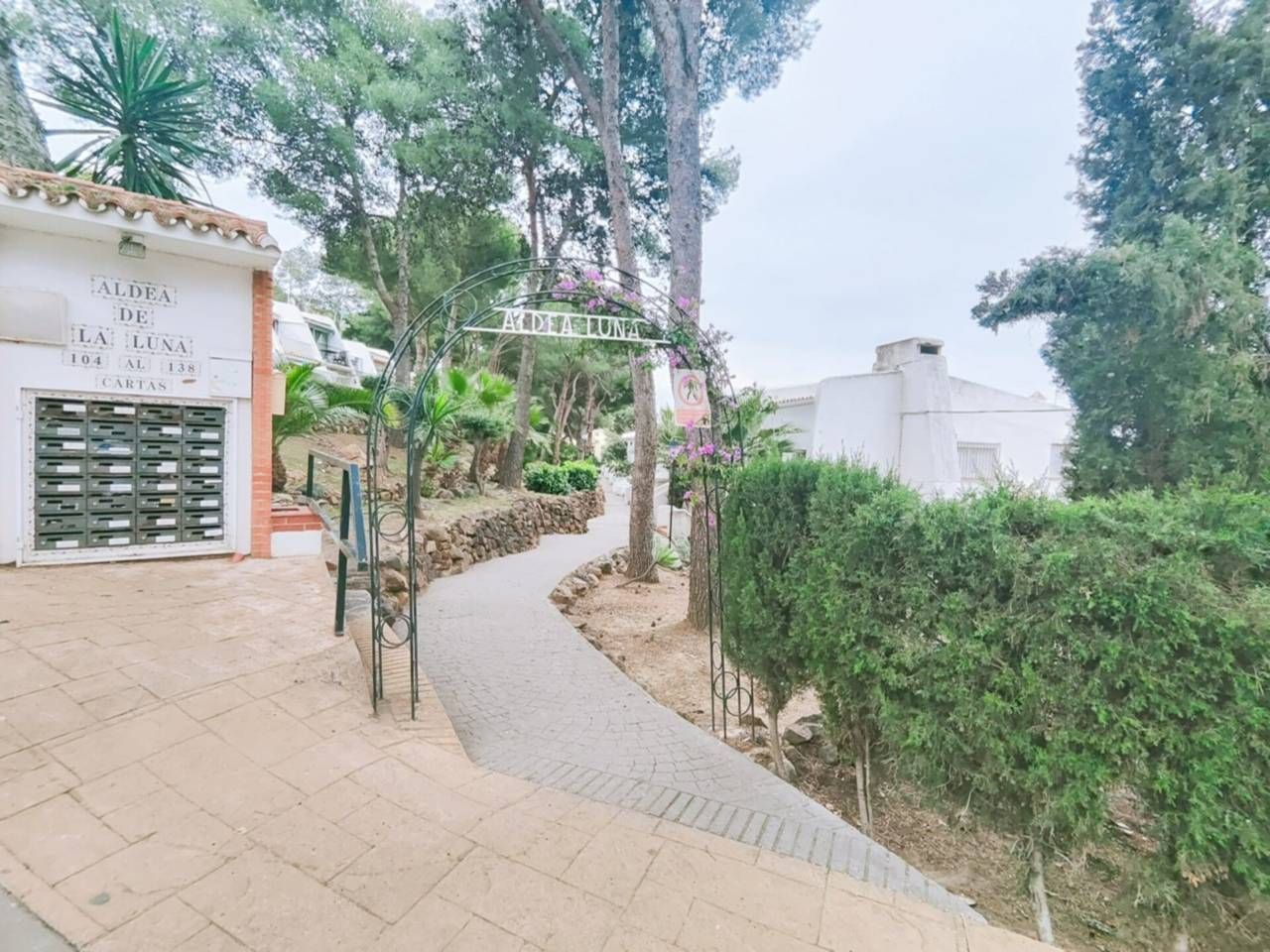 Exterior view of Flat for sale in Estepona  with Air Conditioner and Terrace