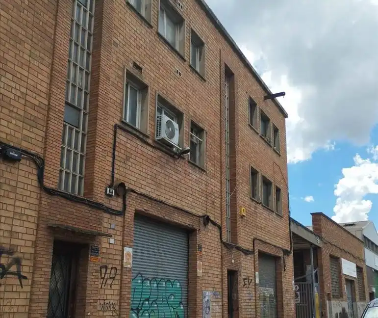 Außenansicht von Fabrikhallen zum Verkauf in L'Hospitalet de Llobregat