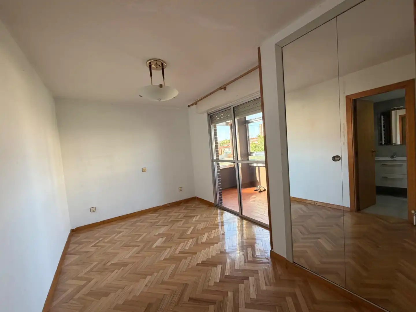 Habitación de Piso de alquiler en Madrid con Calefacción, Parquet y Terraza