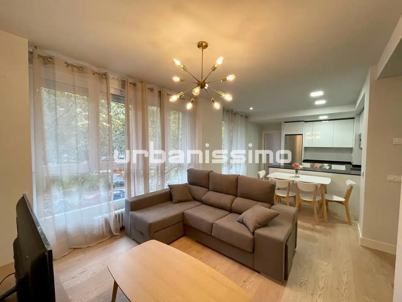Sala d'estar de Apartament de lloguer en Madrid amb Aire condicionat, Calefacció i Moblat