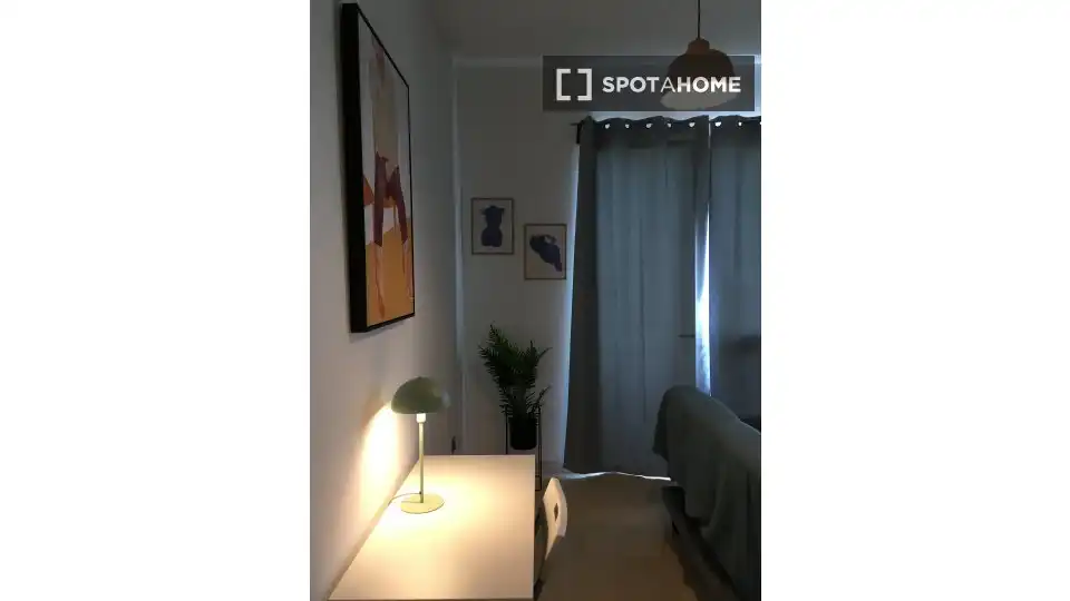 Schlafzimmer von Wohnung zur Miete in Madrid mit Klimaanlage, Heizung und Möbliert