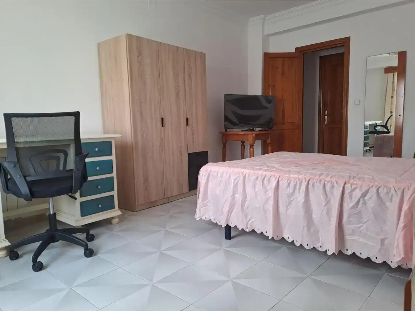 Bedroom of Flat for rent in Osuna  with Storage room, Furnished and Balcony