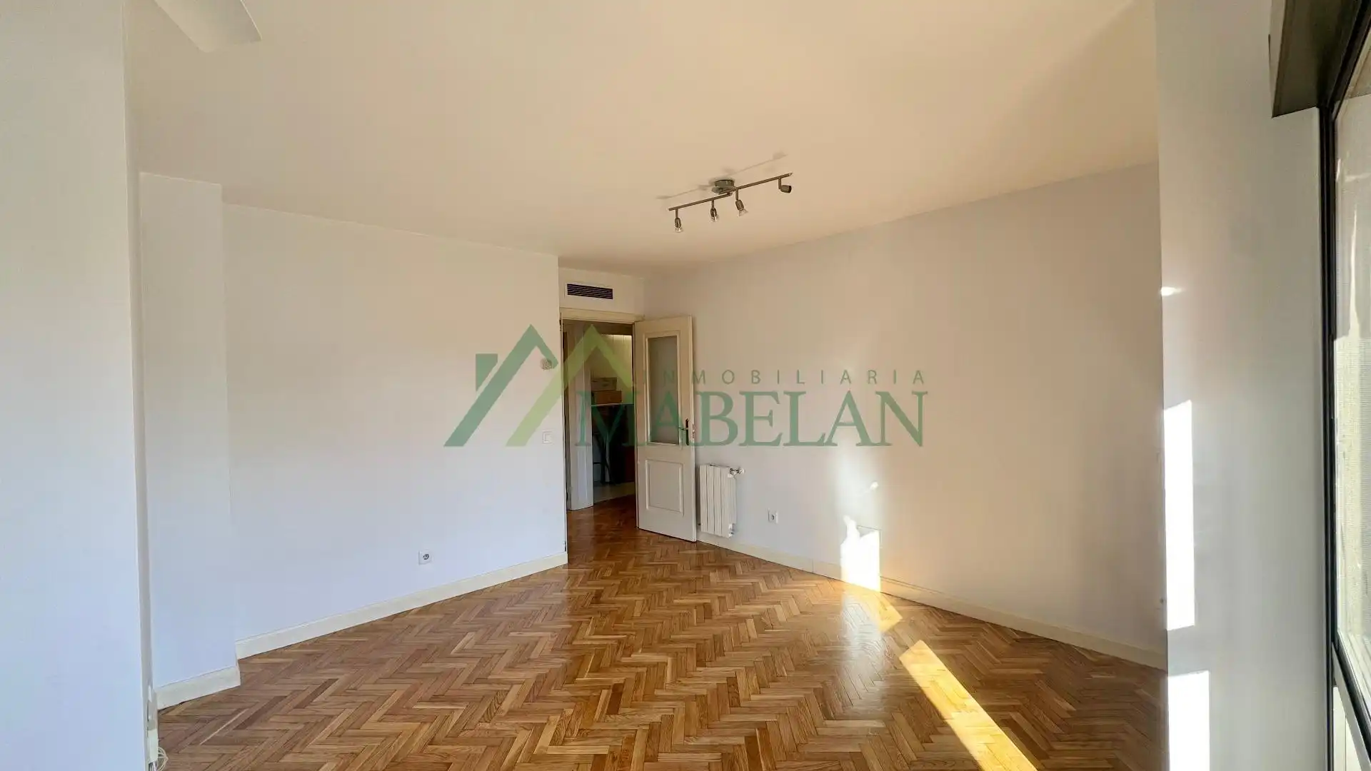 Habitación de Piso de alquiler en Las Rozas de Madrid con Calefacción, Parquet y Piscina comunitaria