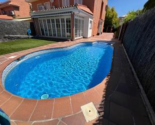 Piscina de Casa adosada en venda en Rivas-Vaciamadrid amb Aire condicionat, Terrassa i Piscina