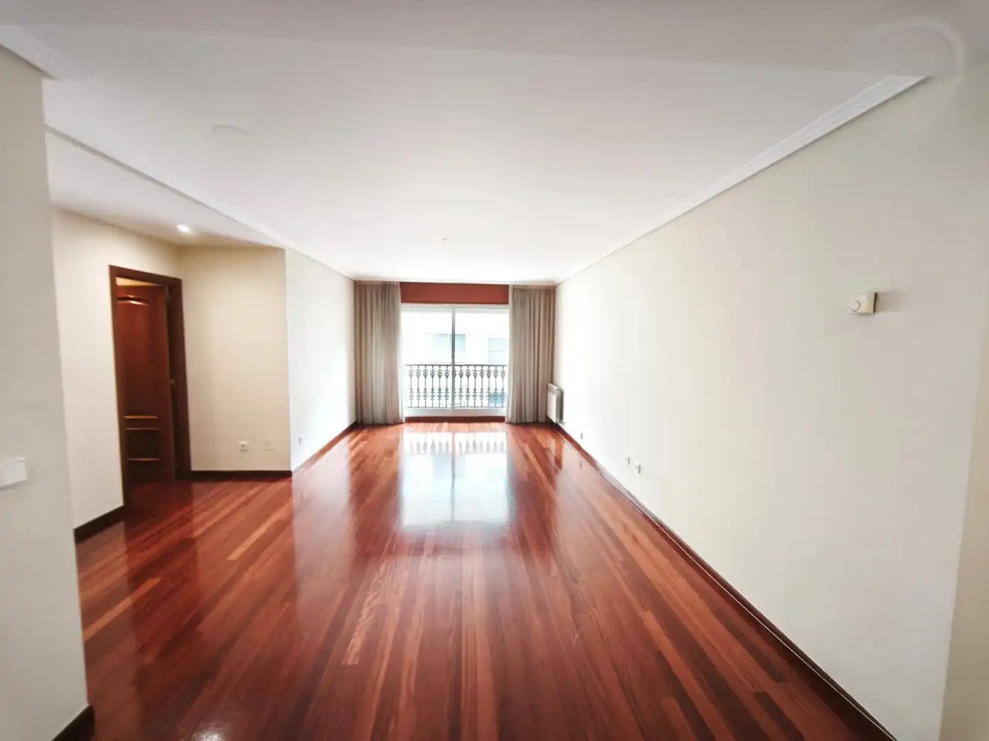Sala de estar de Piso de alquiler en Vigo  con Calefacción, Parquet y Horno