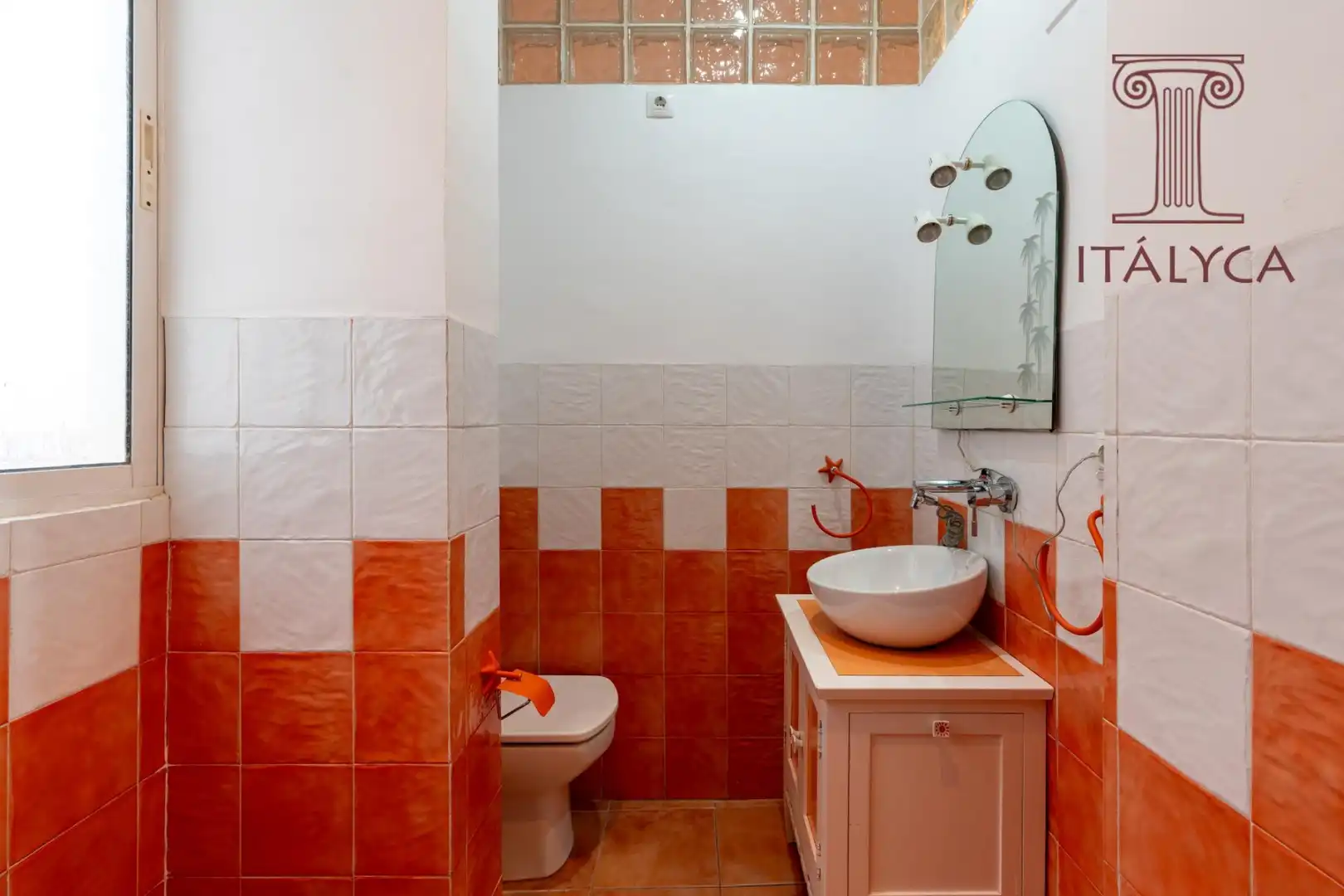 Badezimmer von Wohnung zum Verkauf in Sevilla mit Klimaanlage und Heizung