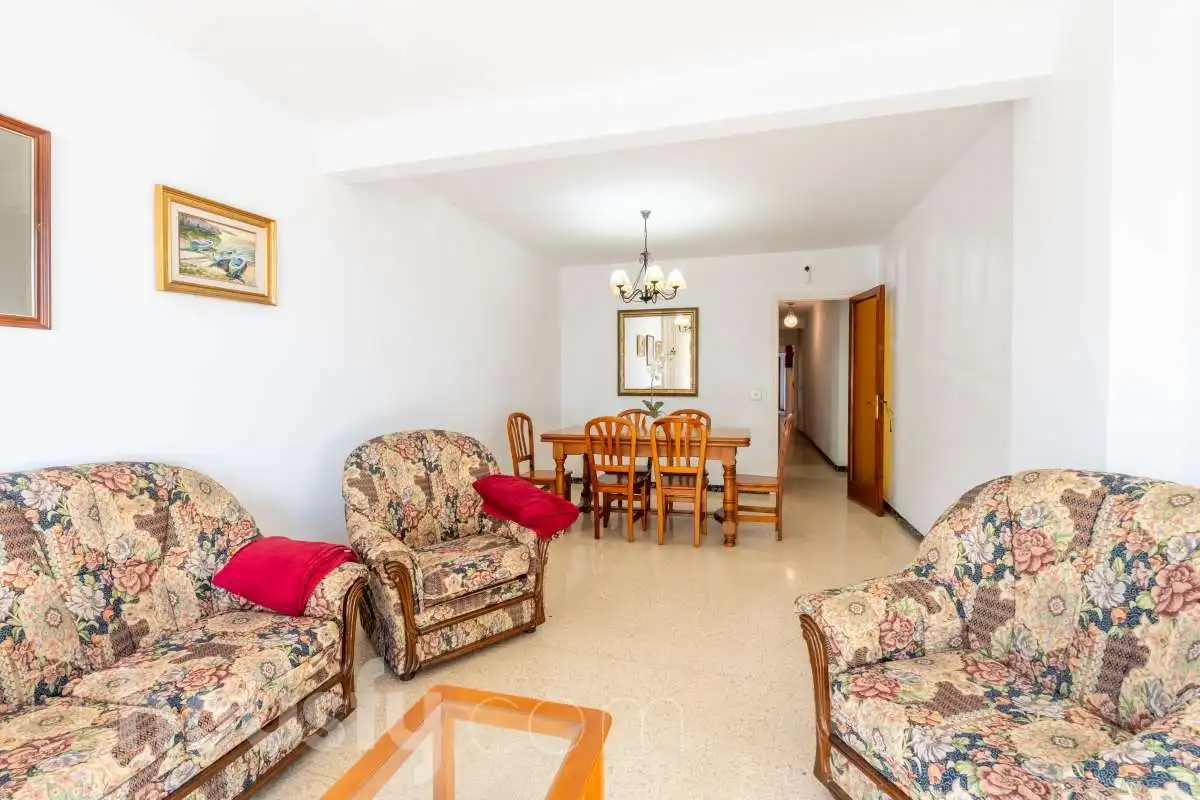 Sala de estar de Piso en venta en Vilanova i la Geltrú con Calefacción, Terraza y Balcón