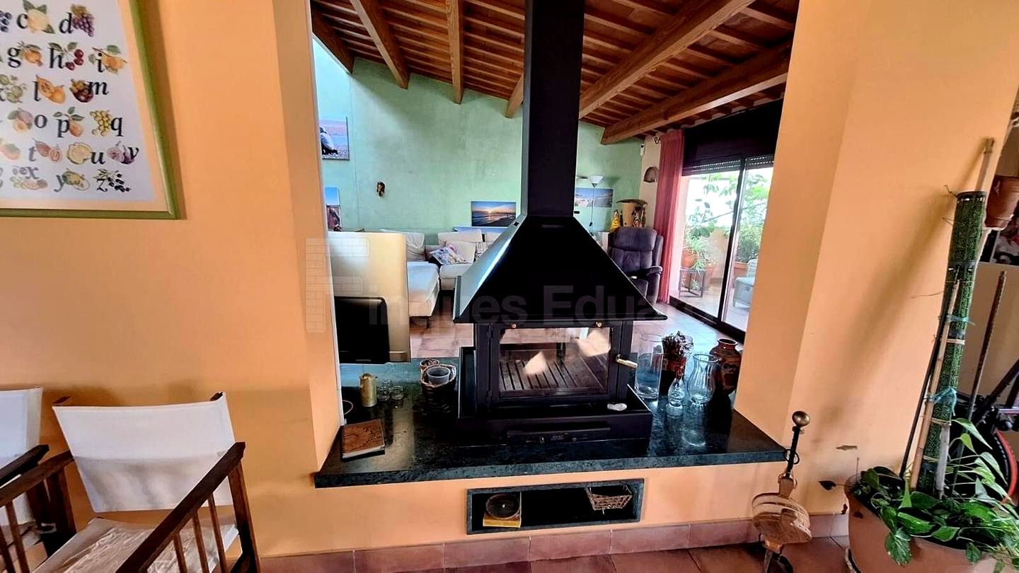 Sala d'estar de Dúplex de lloguer en Argentona amb Aire condicionat, Terrassa i Moblat