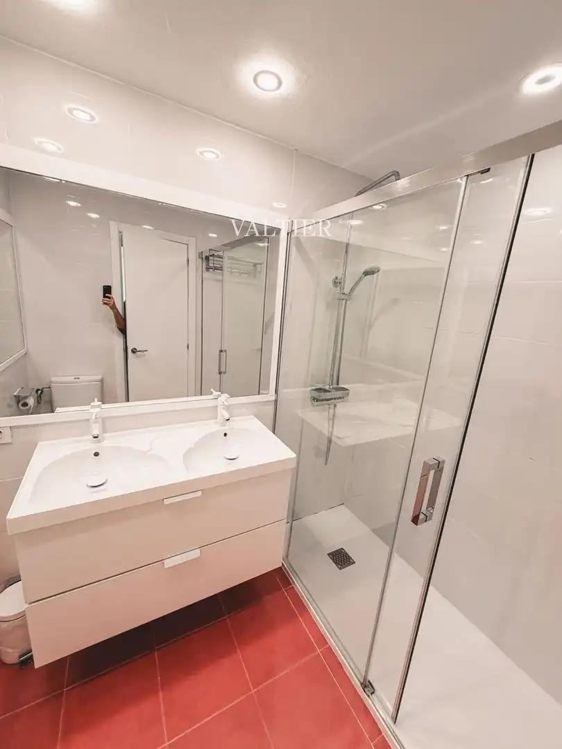 Baño de Piso de alquiler en Madrid con Aire acondicionado y Terraza