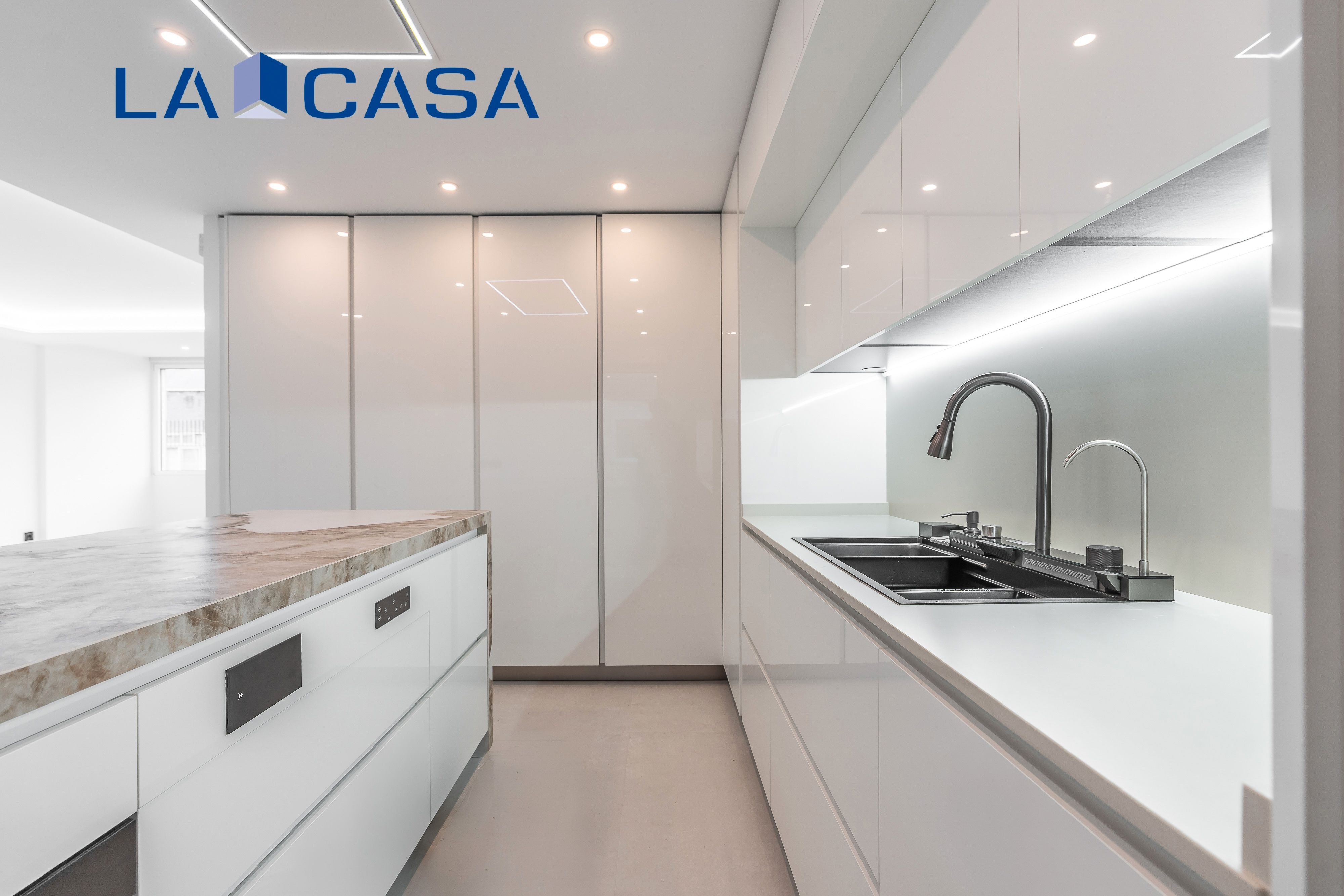 Kitchen of Flat for sale in  Madrid Capital