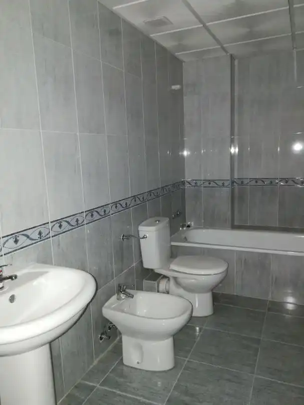 Bany de Pis en venda en Yuncler amb Calefacció i Traster