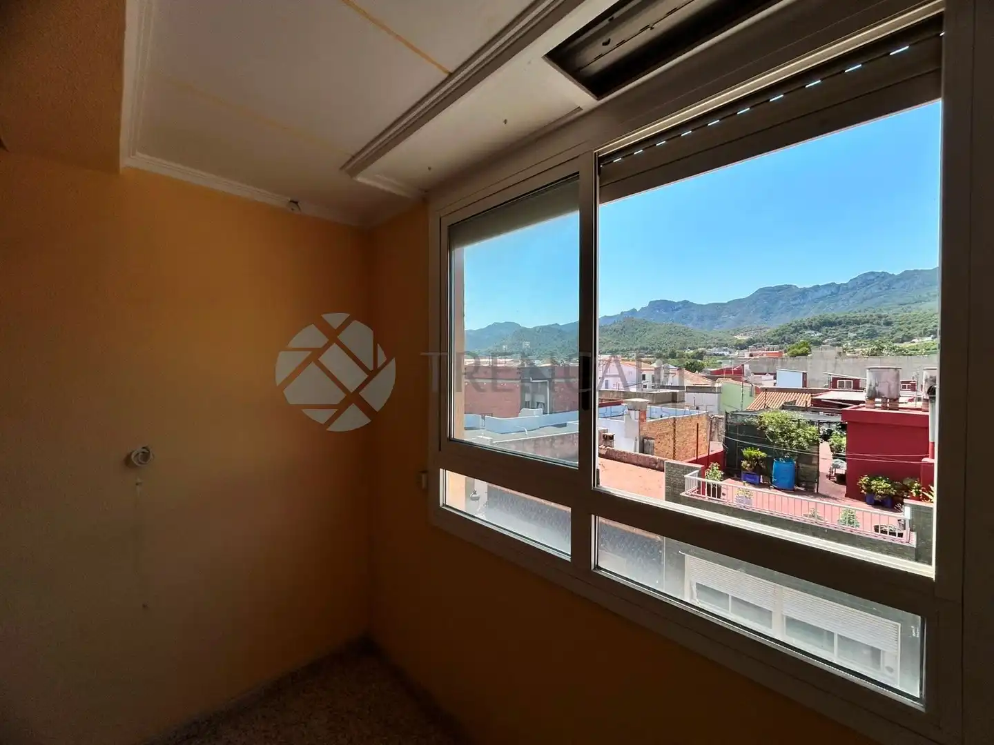 Vista exterior de Pis en venda en Llaurí