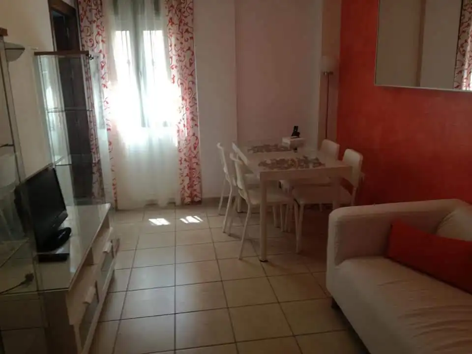Apartment with lift to rent in Calle Infantes 18