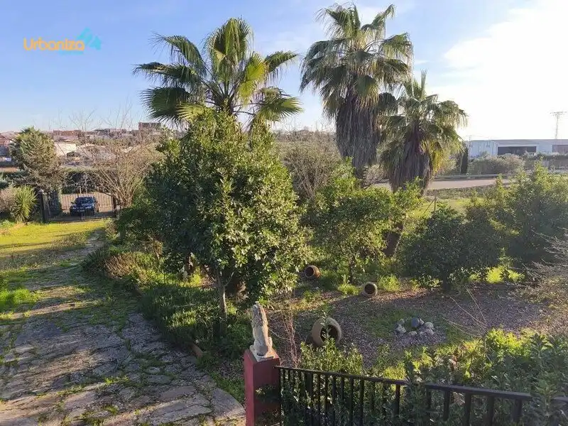 Garten von Country house zum Verkauf in Villanueva del Fresno mit Klimaanlage und Alarm