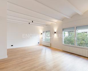 Exterior view of Apartment for sale in  Barcelona Capital  with Air Conditioner and Heating