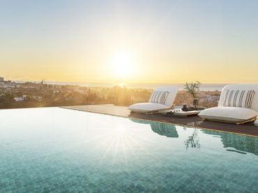 Erdgeschosswohnung mit Pool zum Verkauf in Benahavís pueblo