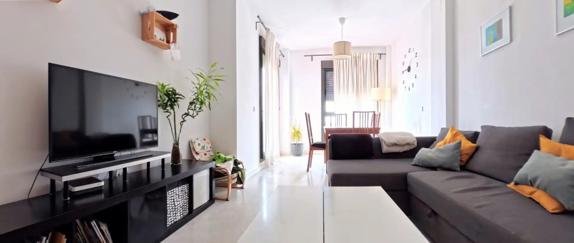 Sala de estar de Piso en venta en Mairena del Aljarafe con Aire acondicionado, Calefacción y Jardín privado