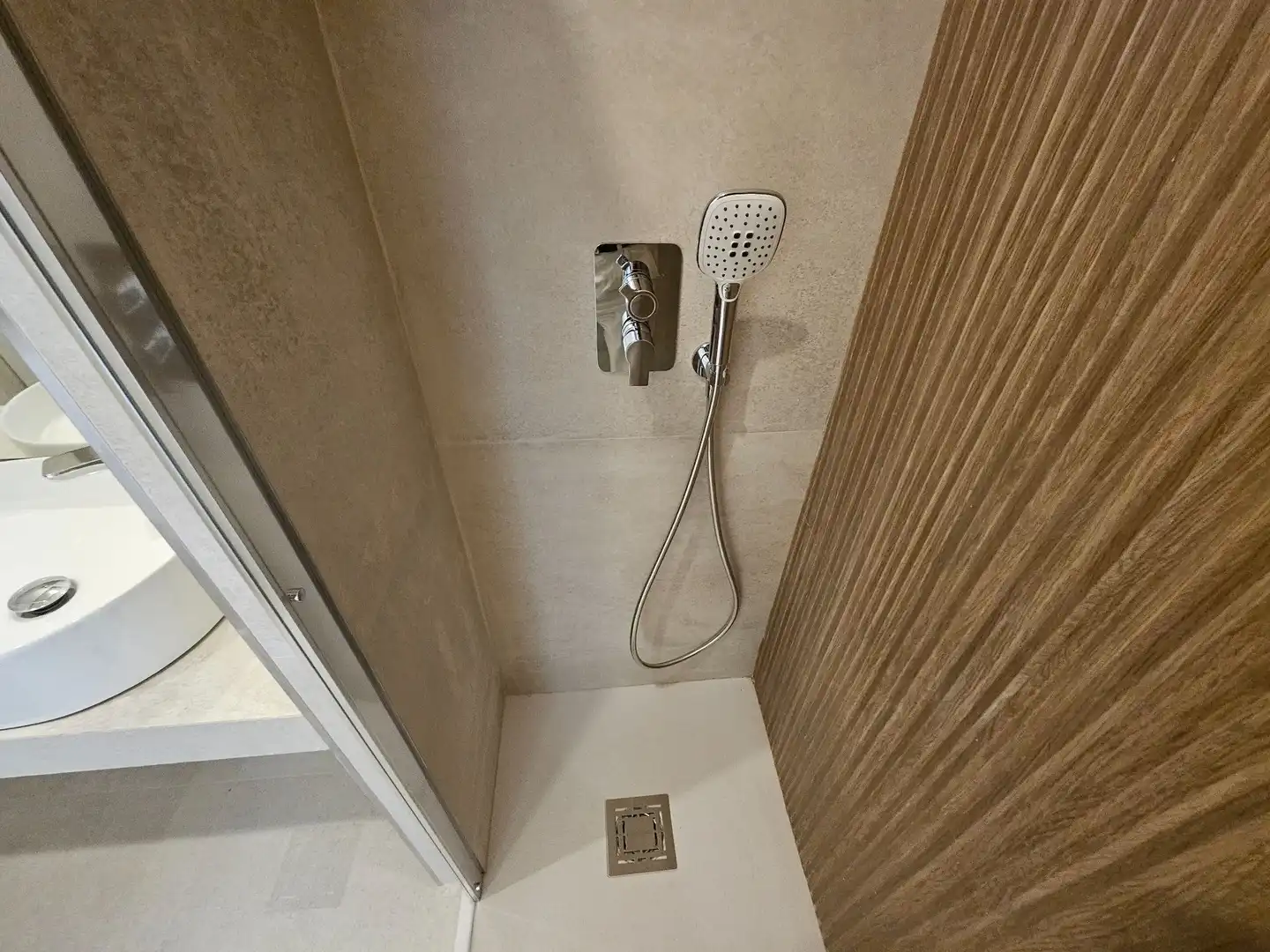 Baño de Piso de alquiler en Madrid con Aire acondicionado y Calefacción