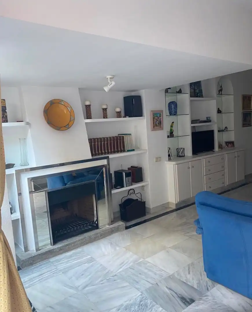 Sala d'estar de Dúplex de lloguer en Marbella amb Aire condicionat, Calefacció i Moblat