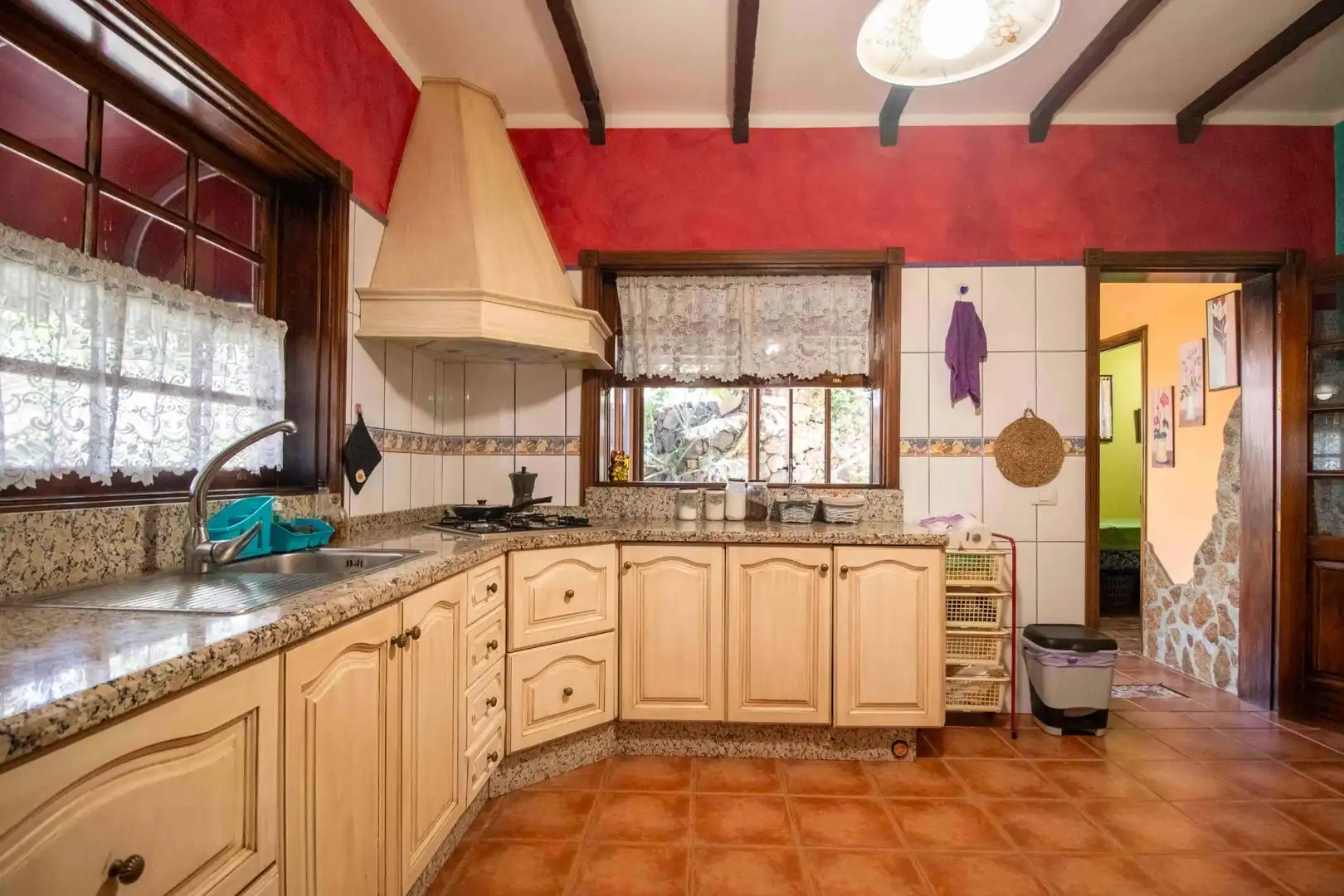 Cuina de Casa o xalet en venda en Icod de los Vinos amb Jardí privat, Terrassa i Traster
