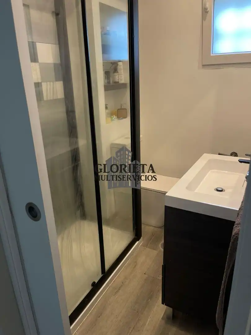 Baño de Piso en venta en Vigo  con Calefacción, Jardín privado y Amueblado