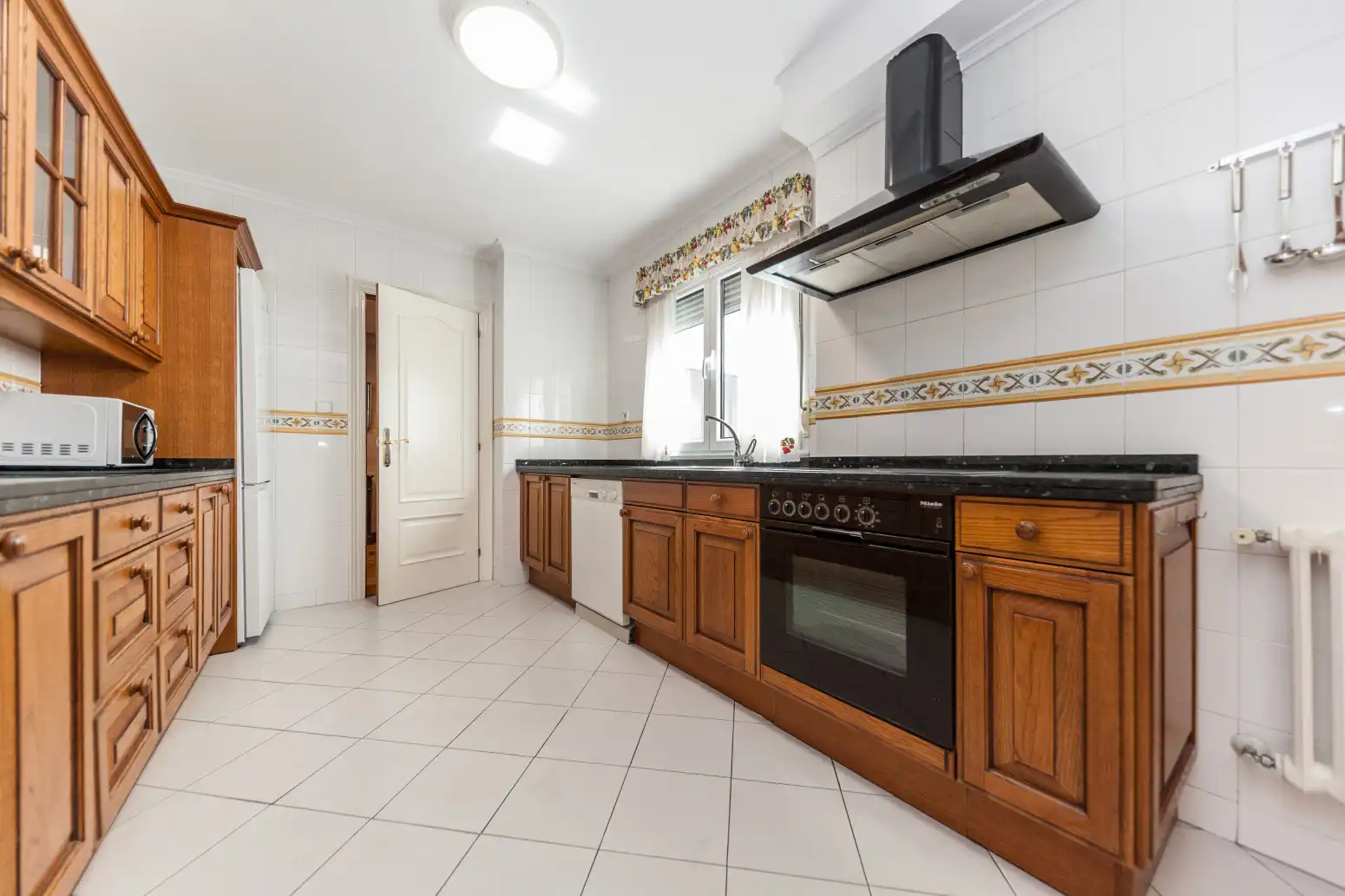 Kitchen of Flat for sale in Gijón   with Heating, Parquet flooring and Terrace