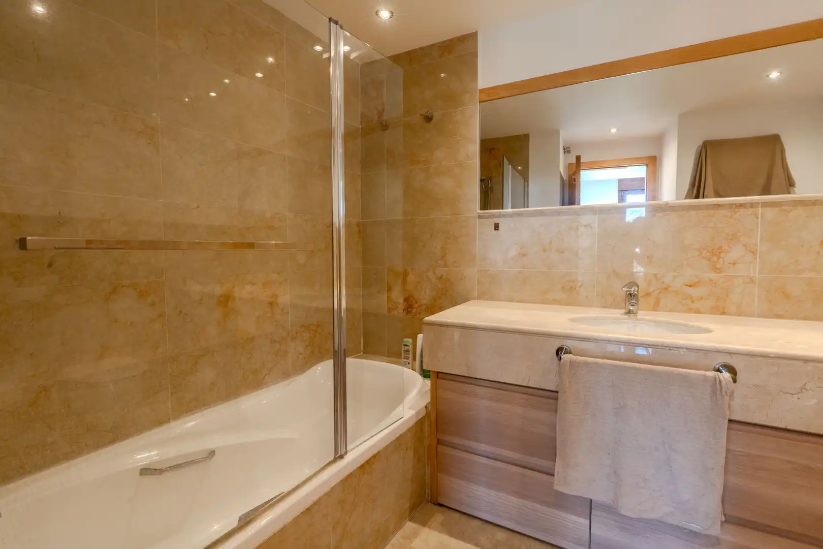 Bathroom of Apartments for sale in Marbella  with Air Conditioner, Heating and Terrace