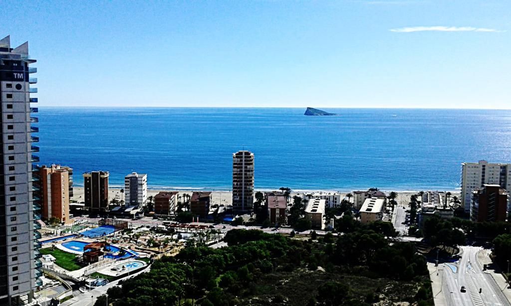 Vista exterior de Apartamento en venta en Benidorm con Aire acondicionado, Jardín privado y Terraza