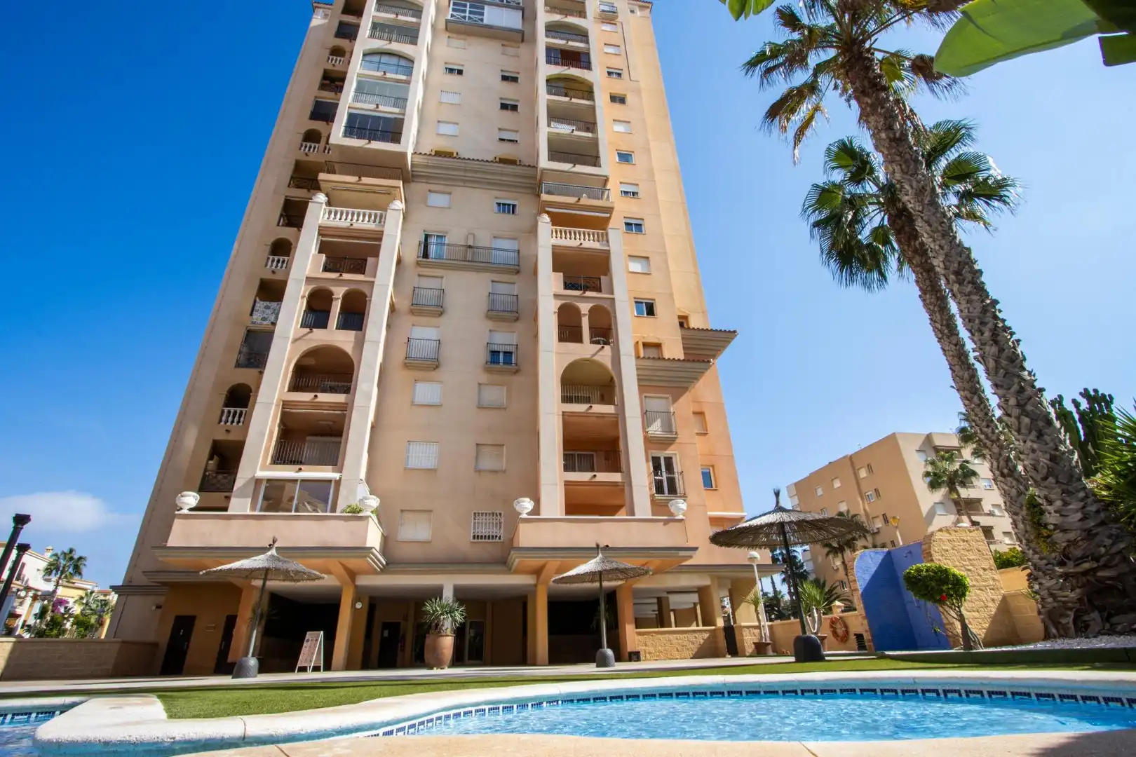 Vista exterior de Apartament en venda en Torrevieja amb Jardí privat, Terrassa i Balcó
