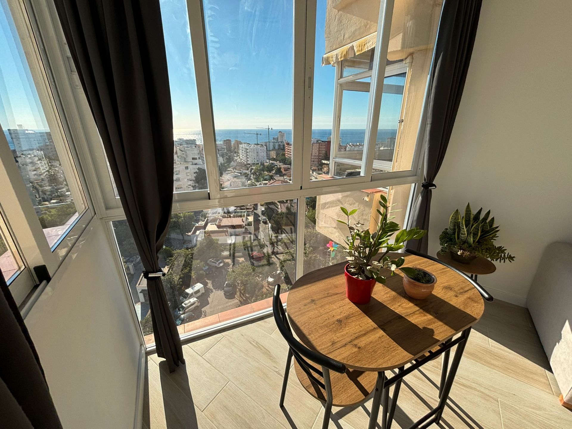 Vista exterior de Estudi de lloguer en Benalmádena amb Aire condicionat, Moblat i Forn