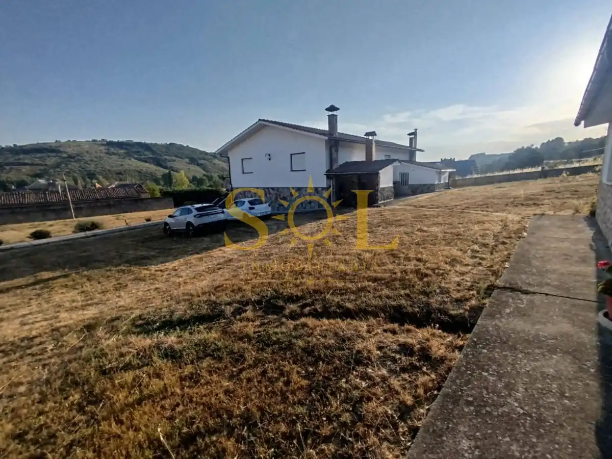 Casa o chalet en venta en Carrocera con Calefacción, Jardín privado y Terraza